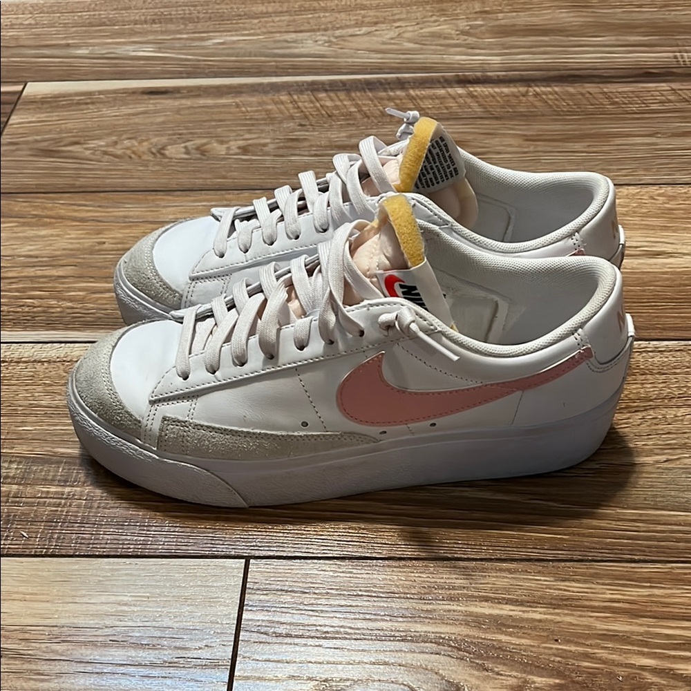 Nike Women's Sneakers White and Pink